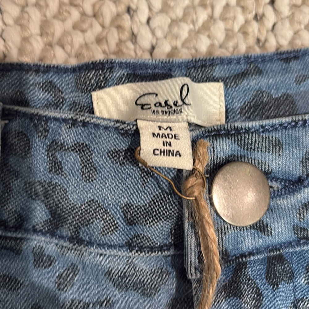 EASEL brand new with tag Blue Leopard Print Women's Shorts - Picture 3 of 10